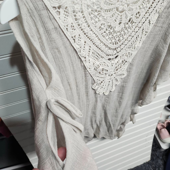 Women's AGB Beige Blouse with Lace Detail M B2 - Picture 3 of 4